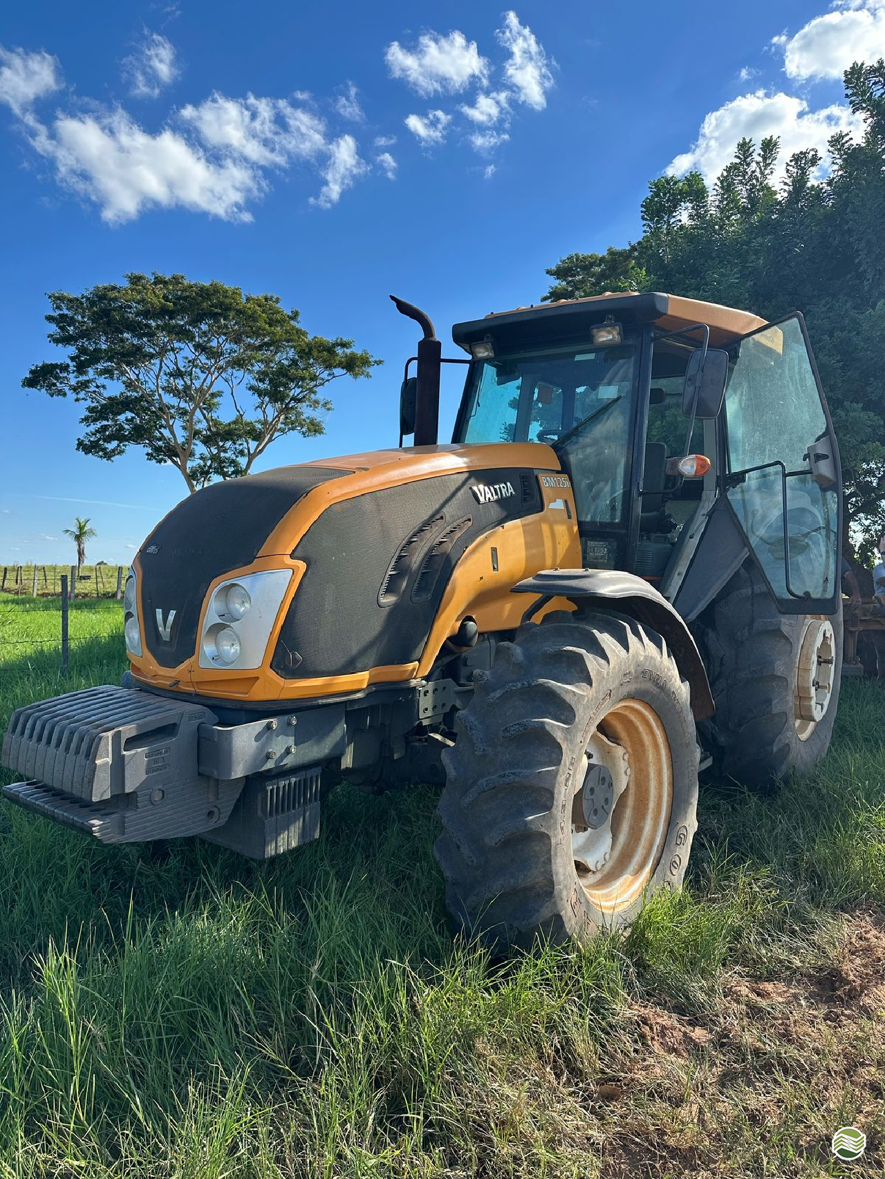 TRATOR VALTRA VALTRA BM 125 Tração 4x4 Machine Tratores LAVRAS MINAS GERAIS MG